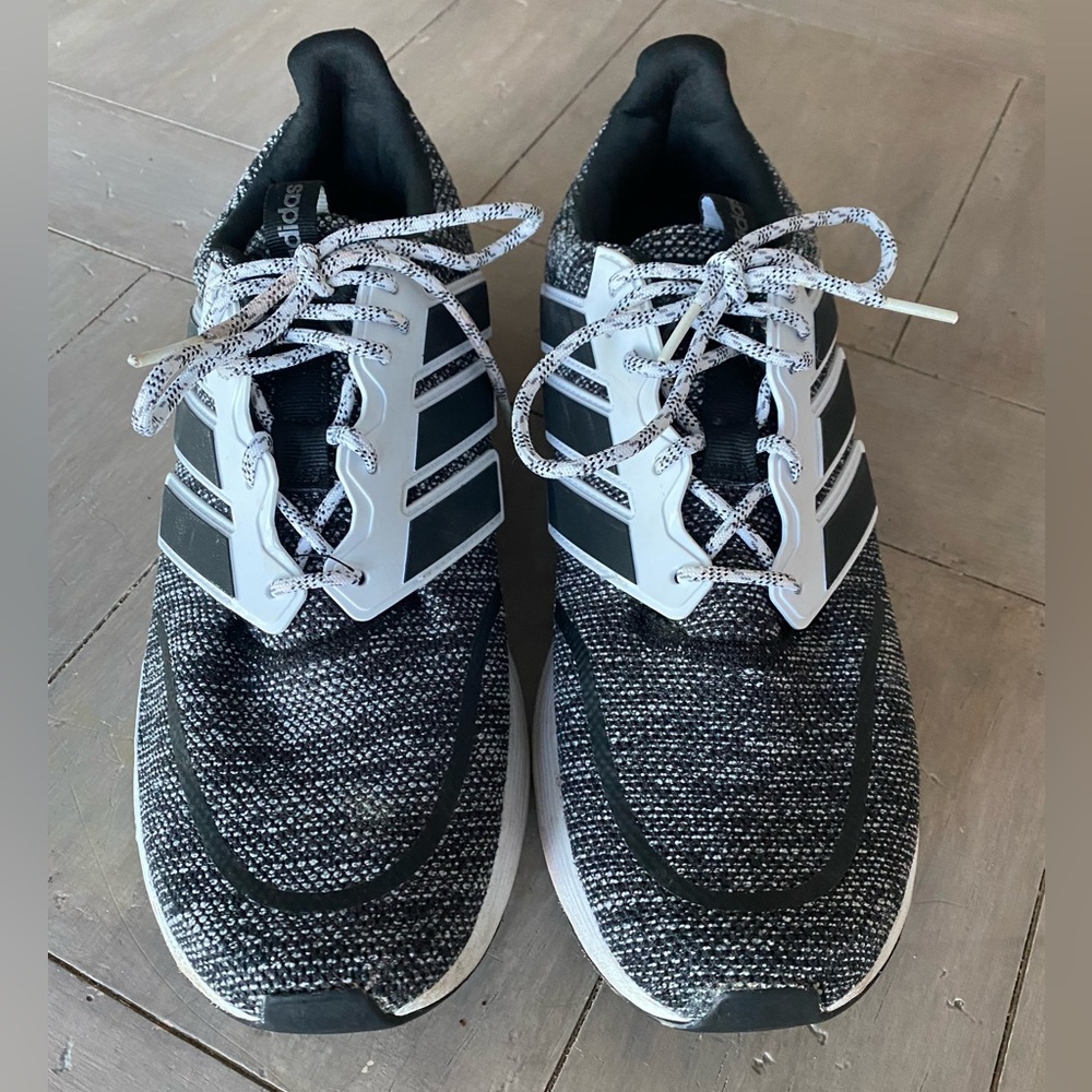 Men’s Adidas cloud foam shoe